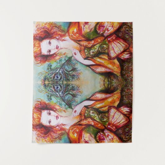 スパンコールがきらめくペコの羽を持つロマンチックな女性 タペストリー (正面)