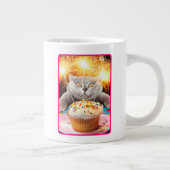 スパークラーのカップケーキ入り猫 ジャンボコーヒーマグカップ (右)