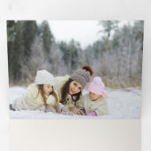 スパークリー雪のシーン冬のフローラ写真 三つ折りクリスマスカード (内部最初)