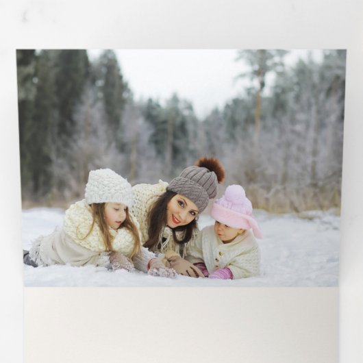 スパークリー雪のシーン冬のフローラ写真 三つ折りクリスマスカード (内部最初)