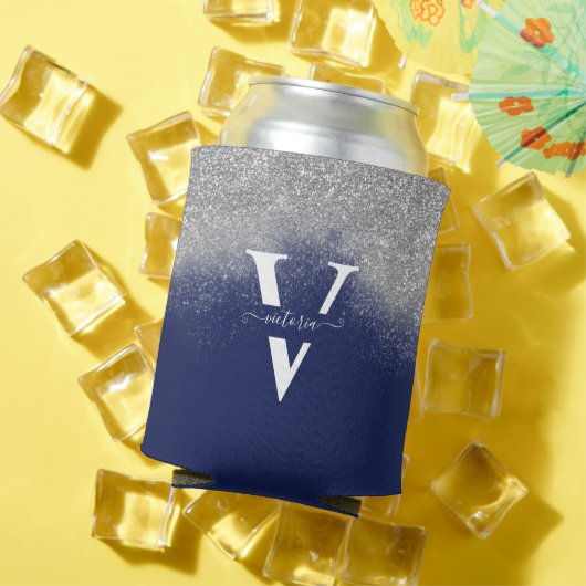 スパークルスシルバーグリッターモノグラムブルーパーソナライズされた 缶クーラー (インサイチュ 夏)