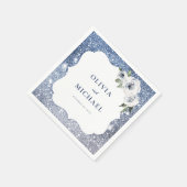 スパークルブルーのグリッターと花のウェディング スタンダードカクテルナプキン (角)