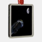 スピッツァーは高利得アンテナを指している メタルオーナメント (右)