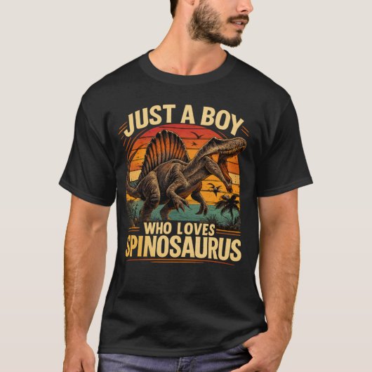 スピノサウルス好きな少年 レトロなデザイン Tシャツ (正面)