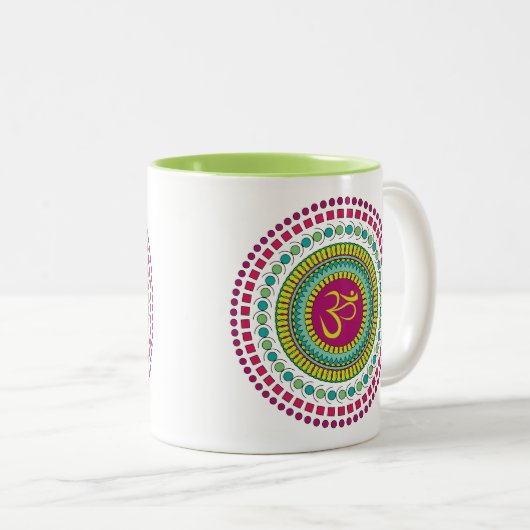 スピリチュアルマンダラオムシンボルピンクグリーン幾何学模様 ツートーンマグカップ (正面右)