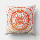 スピリチュアルマンダラオレンジイエローパーソナライズされた クッション (正面)
