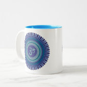 スピリチュアルマンダラムパープルアクアブルー万華鏡のように千変万化するパターン ツートーンマグカップ (正面左)