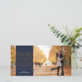 スピリッツを明るくする – 海軍と暗い赤紫色 シーズンカード (スタンド正面)