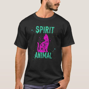 スピリットアニマルキャットシナ心地よいキュートピンクアニメーション Tシャツ