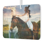 スピリットガイドの馬と女の子 カーエアーフレッシュナー (左)