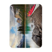 スピリット島の海岸にシーカヤック マグネット (縦)