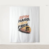 スピン懸命ライドフリーバイサイクリングTシャツ タペストリー (正面)