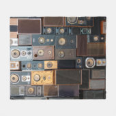 スピーカーの壁 フリースブランケット (正面(横))