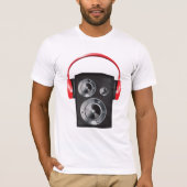 スピーカーの赤いヘッドフォンはTシャツを繕う Tシャツ (正面)
