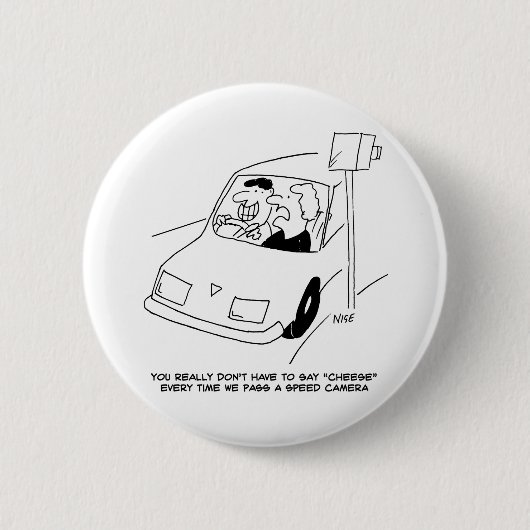 スピードおもしろいカメラ漫画で男の運転を示す 缶バッジ (正面)