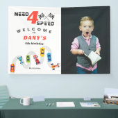 スピードが4倍のモーターカー レース ボーイ 4歳の誕生日 横断幕 (トレードショー)