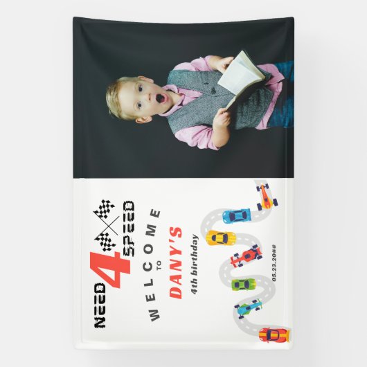 スピードが4倍のモーターカー レース ボーイ 4歳の誕生日 横断幕 (縦)
