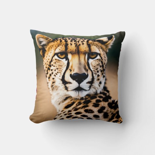 スピードと優雅さ:チーターの視線 クッション (正面)