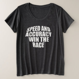 スピードと精度がレースに勝つ。 プラスサイズTシャツ