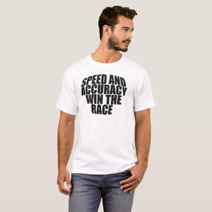 スピードと精度がレースに勝つ。 Tシャツ