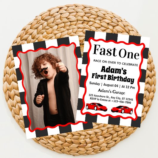 スピード狂赤レーシングカーマッチョ1歳誕生日パーティー写真 招待状