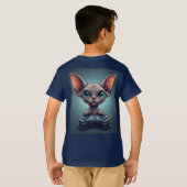 スフィンクス猫がゲームコントローラを持っている Tシャツ (裏面フル)