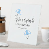 スプラッシュブルーの傘の夏のプールの誕生日p 台座サイン (インサイチュ)