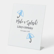 スプラッシュブルーの傘の夏のプールの誕生日p