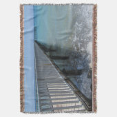 スプラッシングウェーブズオンワーフデザイン スローブランケット (正面縦)