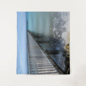 スプラッシングウェーブズオンワーフデザイン タペストリー (正面)