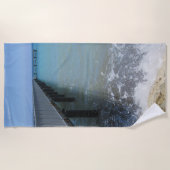 スプラッシングウェーブズオンワーフデザイン ビーチタオル (正面)