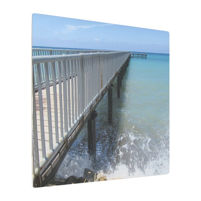 スプラッシングウェーブズオンワーフデザイン メタルプリント (アングル)