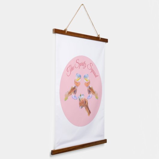 スプリッツ・スクワッド | バチェロレッテ・パーティー・ブライダル・スクワッド 吊り下げ型タペストリー (傾斜あり)