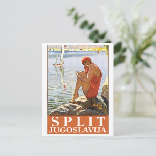 スプリット、ユーゴスラビア、海の岩の上の少女 ポストカード (スタンド正面)