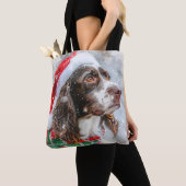 スプリンガースパニエル犬のクリスマス トートバッグ (クローズアップ)
