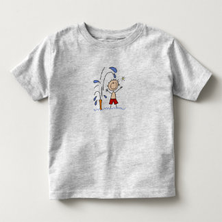 スプリンクラーのワイシャツの下に立つこと トドラーTシャツ