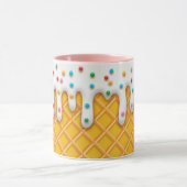 スプリンクル付きアイスクリームドリップワッフルコーン マグカップ (中央)