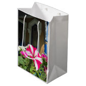 スプリングタイムフラワーボックス – Martha's Vineヤード ミディアムペーパーバッグ (正面アングル)