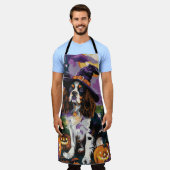 スプリ不気味ンガースパニエル犬ハロウィーンウィッチパンプキン エプロン (着用した状態)