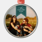スプルスリボン |名パーソナライズされた前&年写真 メタルオーナメント (正面)