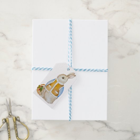 スプルースのぬか入りのバスケットを持つ可愛いクリスマスヘア ギフトタグ (より糸付き)