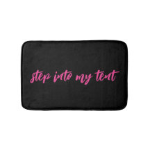 スプレータンアーティストがテントにステップイン