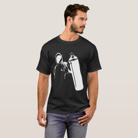 スプレー容器のステンシルを持つ落書きの作家 Tシャツ (正面フル)