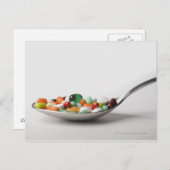 スプーンに丸い丸薬を詰める ポストカード (正面/裏面)