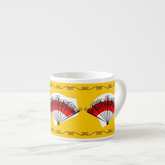 スペインのなファンのボーダートリオのエスプレッソ エスプレッソカップ (正面右)