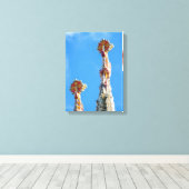 スペインのバルセロナにあるサグラダ・ファミリアの尖塔 キャンバスプリント (インサイチュ (ウッドフロア))