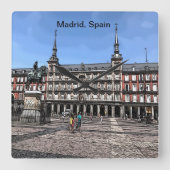 スペインのマドリッドにある広場の漫画アート スクエア壁時計 (正面)