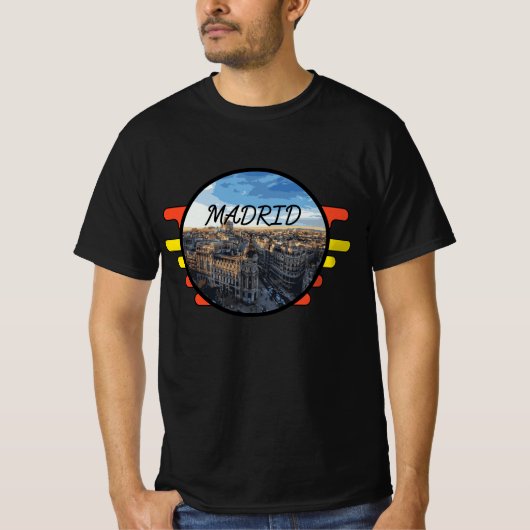 スペインのマドリードの街並み Tシャツ (正面)