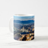 スペインのマラガにあるマラガ大聖堂の夜景 コーヒーマグカップ (正面左)