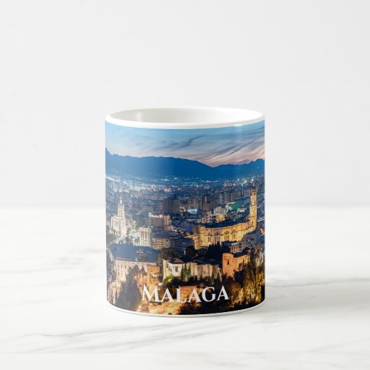 スペインのマラガにあるマラガ大聖堂の夜景 コーヒーマグカップ (中央)
